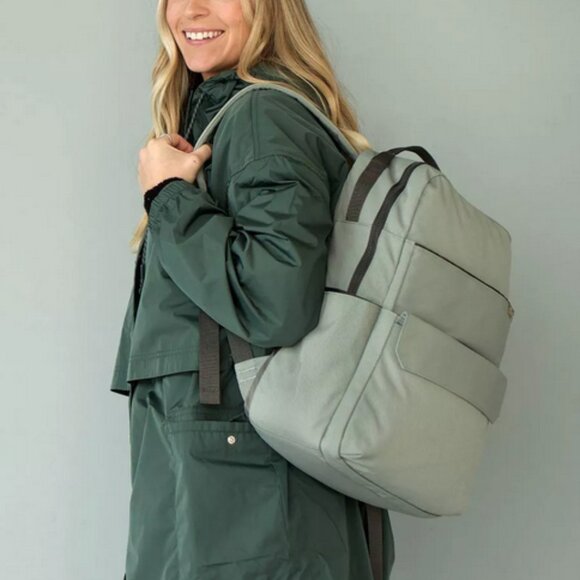 RED ROVR Roo Diaper Backpack - Picture 4 of 15